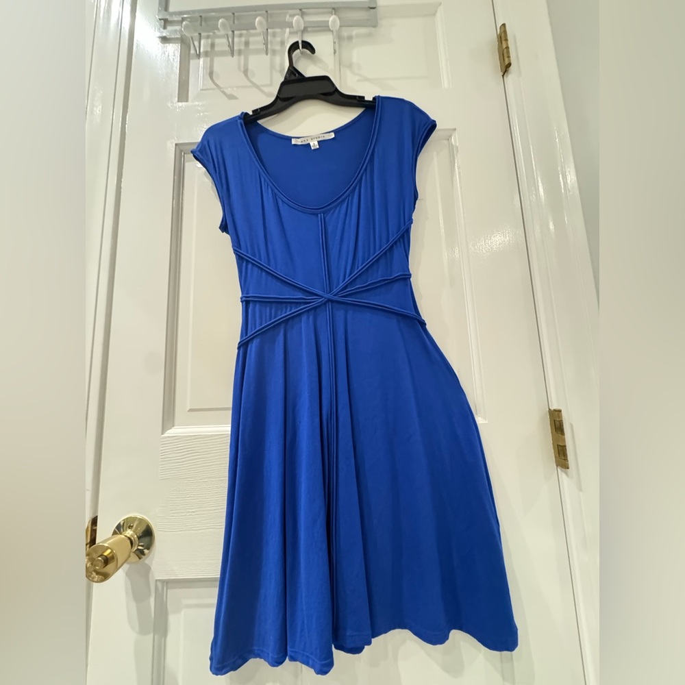 Max studio cobalt blue knit A line dress size S
Rope design features. Flouncy